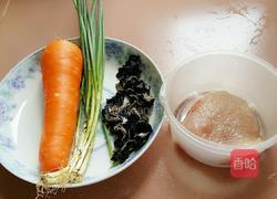 黑木耳胡萝卜肉片的做法图解1