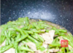 豇豆炒肉片的做法图解4
