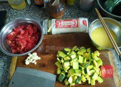 蔬菜鸡蛋汤的做法图解1