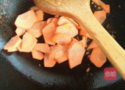 木耳炒胡萝卜的做法图解5