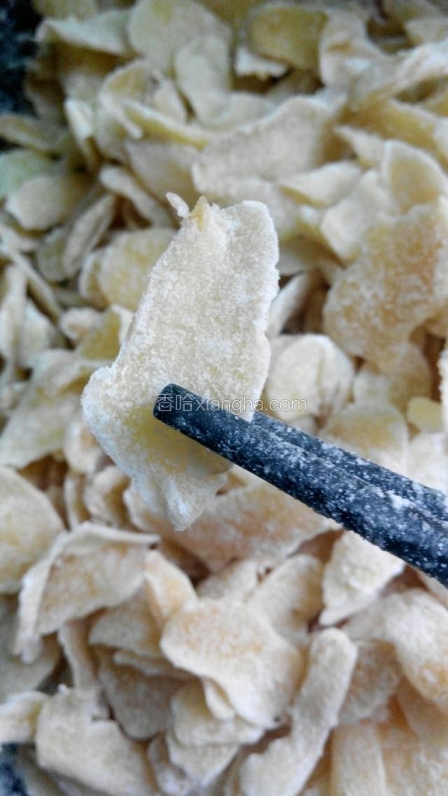 用筷子快速搅拌，搅拌出糖霜就完成了！