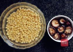 黄豆焖猪脚的做法图解1