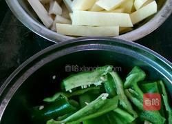 老干妈炒排骨的做法图解1