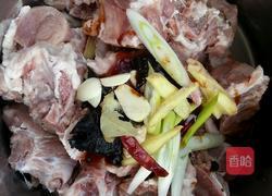 酱大骨头的做法图解2