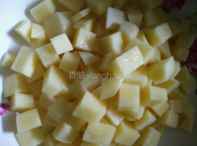 土豆洗净切丁