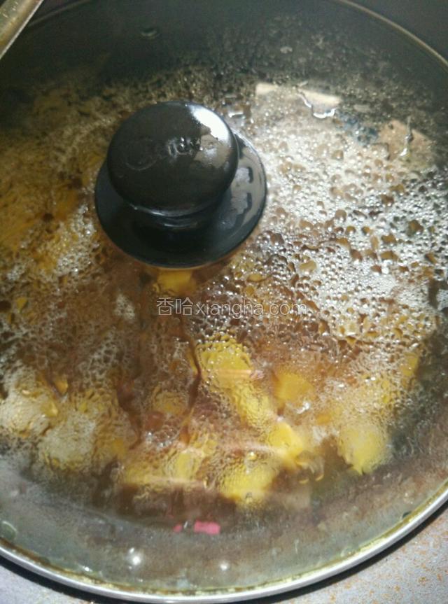 盖上锅盖焖两分钟