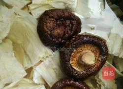 猪血粥的做法图解1