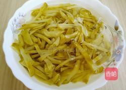 双椒榨菜丝的做法图解2