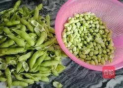 冬菇瘦肉炒毛豆的做法图解1