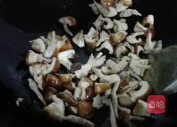 冬菇瘦肉炒毛豆的做法图解6