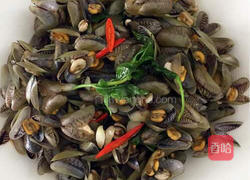 九层塔（金不换）炒薄壳的做法图解5