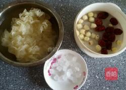冰糖小枣银耳羹的做法图解1