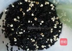 黑米薏仁豆浆的做法图解1
