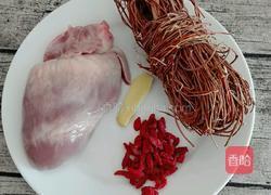 鸡骨草炖猪心汤的做法图解1