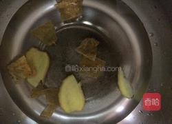 花胶海底椰瑶柱排毒汤的做法图解2