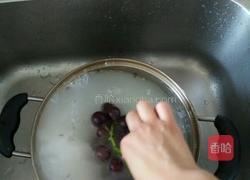 自制美味营养纯葡萄酒的做法图解4