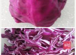 紫甘蓝煎蛋的做法图解1