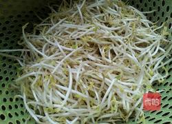豆芽炒胡萝卜丝儿的做法图解1