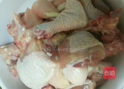 萧山萝卜干毛豆炒仔鸡的做法图解2