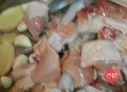 萧山萝卜干毛豆炒仔鸡的做法图解3