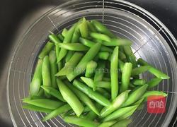 芦笋炒鸡肉丝的做法图解2