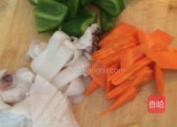 鱿鱼炒甜椒的做法图解1