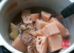 莲藕炖排骨的做法图解2