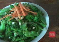 耗油蒜末西兰花的做法图解5