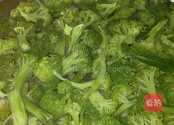 耗油蒜末西兰花的做法图解3