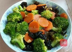 蒜蓉西兰花胡萝卜炒黑木耳的做法图解14