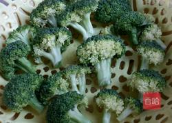 蒜蓉西兰花胡萝卜炒黑木耳的做法图解6