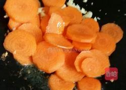 蒜蓉西兰花胡萝卜炒黑木耳的做法图解11