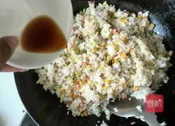 Illustration of how to make bacon and egg fried rice 6