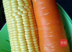 玉米排骨汤的做法图解1