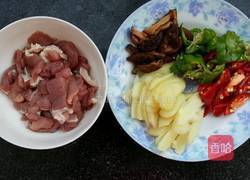 子姜炒肉的做法图解1