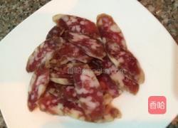 荷兰豆炒腊肠的做法图解2