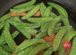 荷兰豆炒腊肠的做法图解4