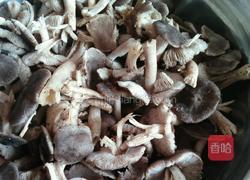 肉炒尖椒蘑菇的做法图解2