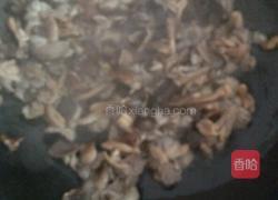肉炒尖椒蘑菇的做法图解7