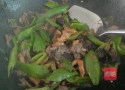 肉炒尖椒蘑菇的做法图解9
