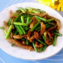 肉丝炒蒜苗的做法[图]