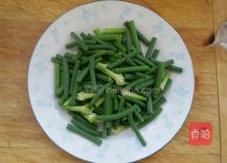 肉丝炒蒜苗的做法图解1