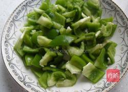 青椒鸡丁的做法图解2