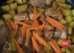 马铃薯焖排骨的做法图解3