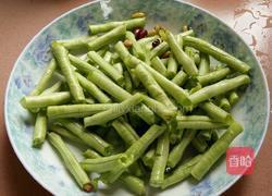 蒜蓉豇豆腐竹炒肉片的做法图解6