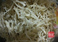 白饭鱼豆角炒蛋的做法图解2