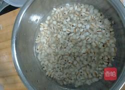 五彩薏米浇白菜的做法图解1