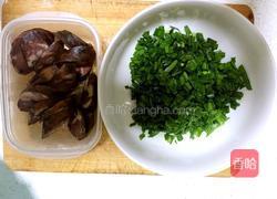 韭菜香肠馅饼的做法图解2