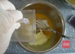 红丝绒蛋糕的做法图解3