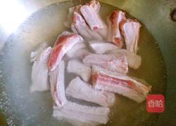 红腐乳烧排骨的做法图解2